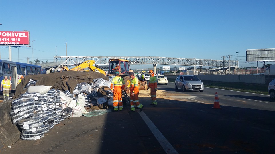 Homem morre e dois ficam feridos em acidente na Anhanguera