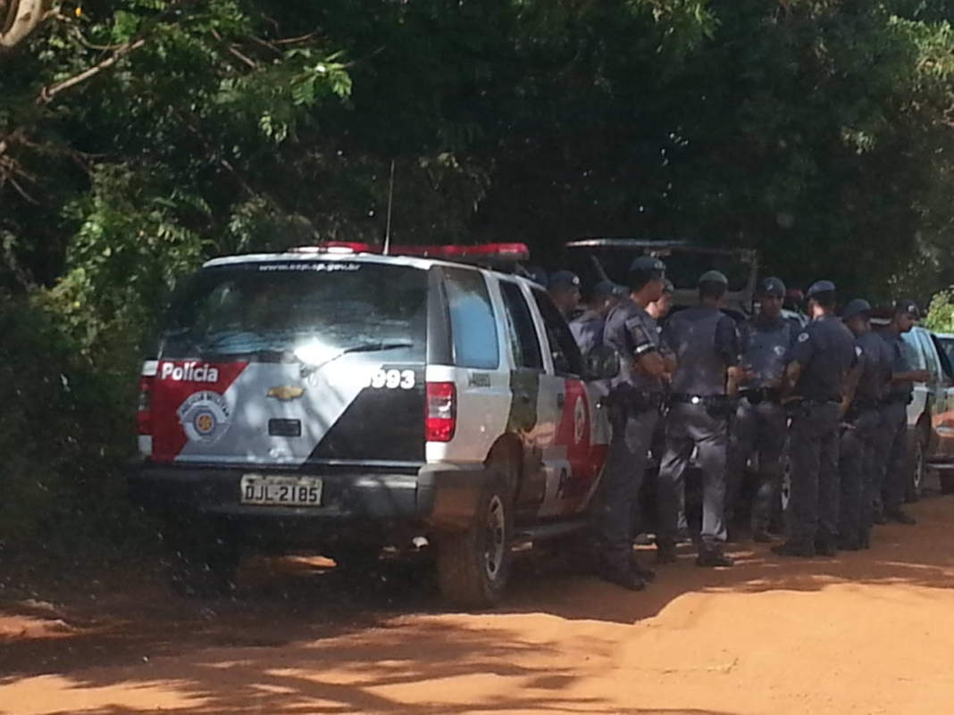 Moradores da Vila Soma impedem prefeitura de entregar comunicado na ocupação