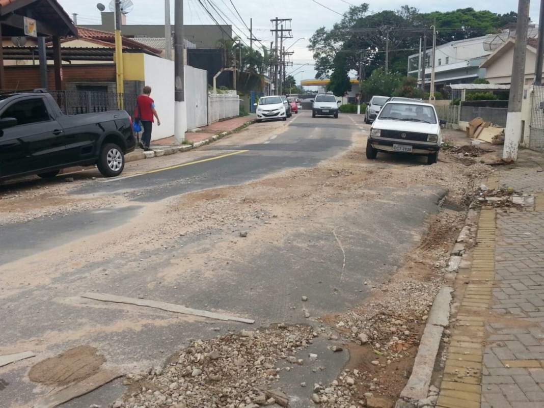 Comerciantes contabilizam danos após temporal em Vinhedo
