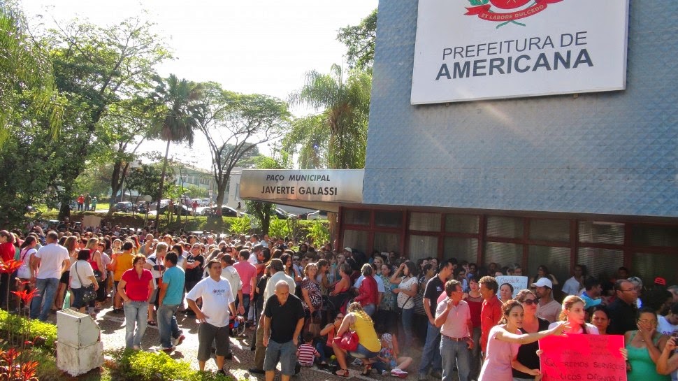 Parcelamento dos salários mentém greve em Americana