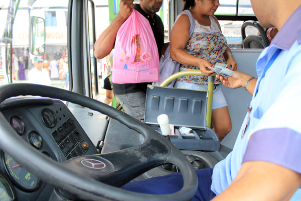 Após 2 anos e meio, passageiros ainda sentem falta de cobradores nos ônibus de Campinas