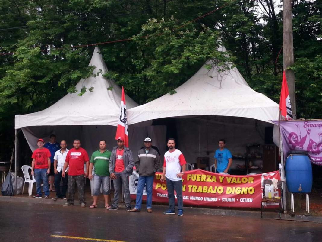 Acampados, trabalhadores temem fechamento de fábrica