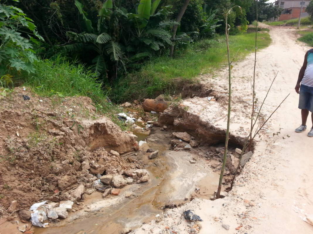 Chuva impede passagem de ônibus há mais de uma semana no Jd Sul América