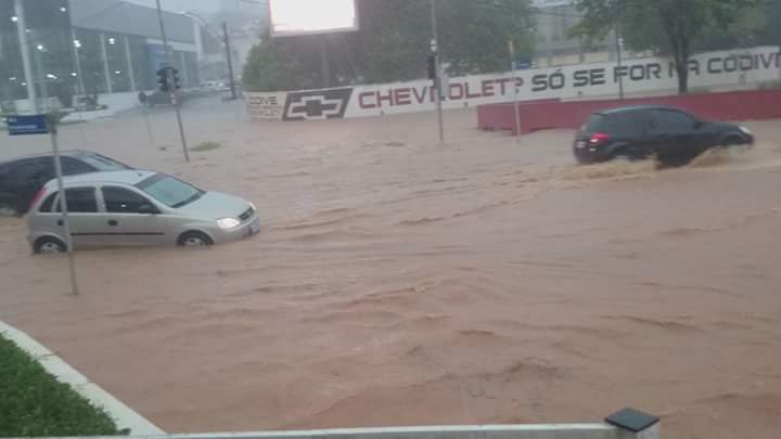 Chuva causa transtornos em cidades da região e Vinhedo entra em estado de atenção