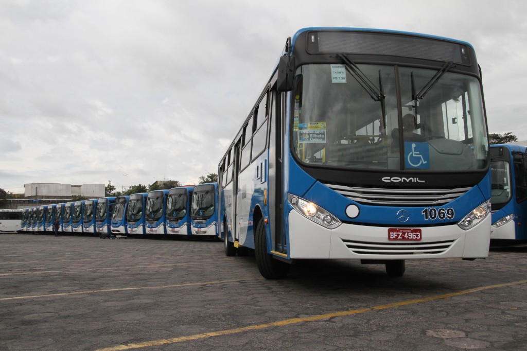 Motoristas paralisam linha azul-claro do transporte publico em Campinas