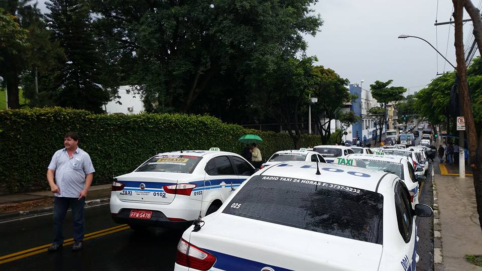 Projeto de lei deve reduzir encargos para taxistas em Campinas
