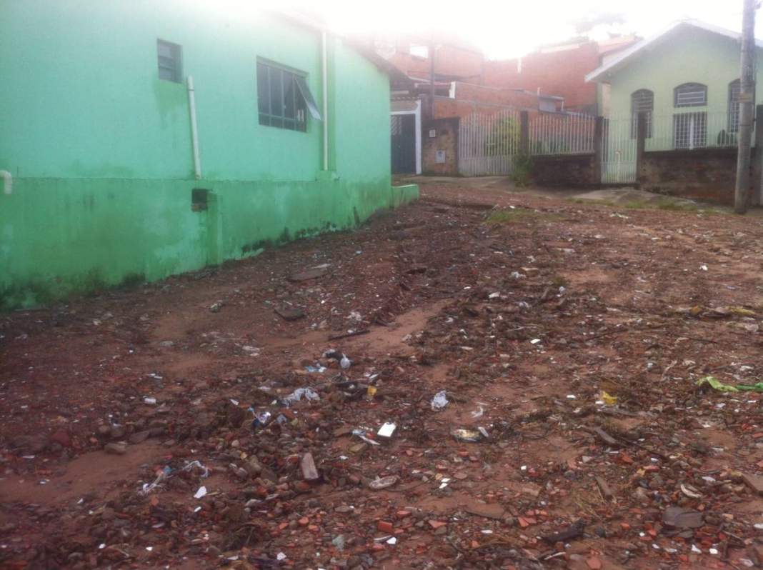 Prefeitura descumpre prazo e moradores continuam sem asfalto em Campinas