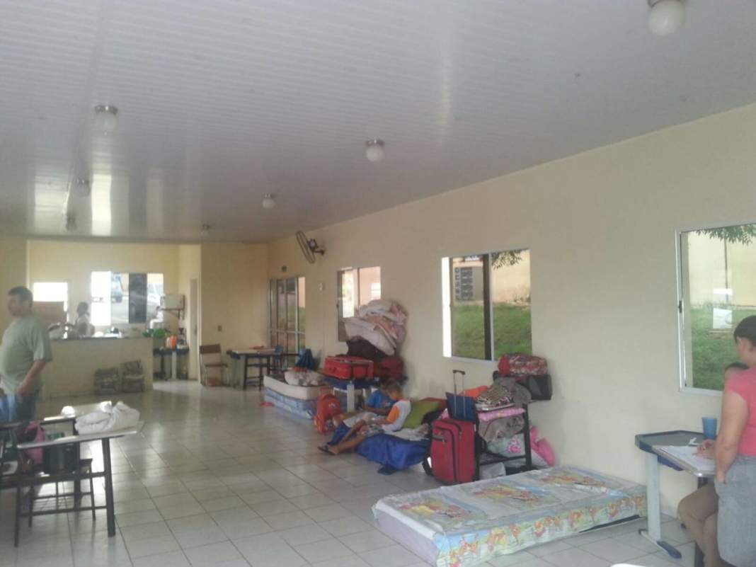 Moradores de condomínio interditado de Hortolândia são levados para hotel