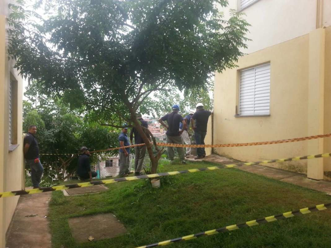 Queda de muro deixa famílias fora de casa em Hortolândia