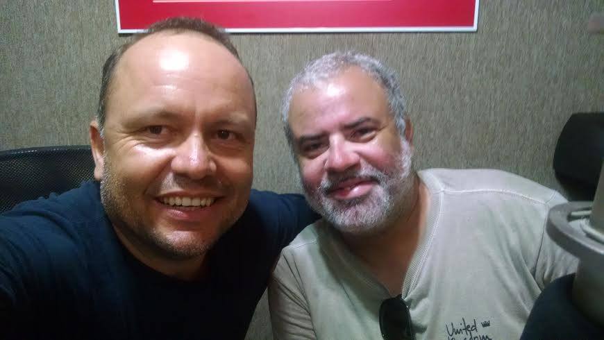 Vocalista do Casa Caiada, Silo Sotil, fala sobre o último trabalho do grupo chamado “Devagar também é pressa”