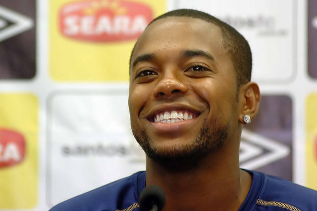 Atlético Mineiro contrata atacante Robinho