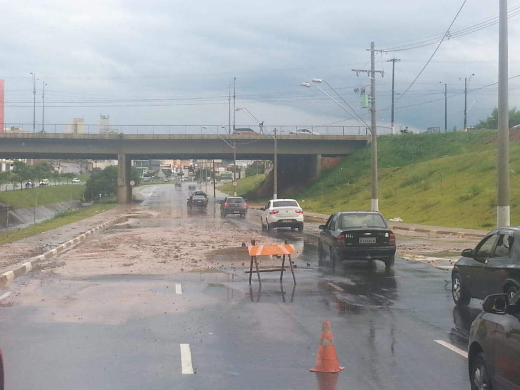 Chuva causa transtornos em Campinas