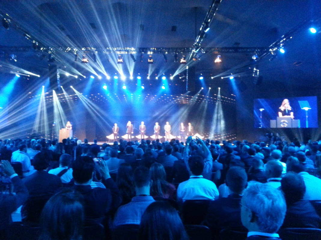 Mercedes-Benz inaugura fábrica em Iracemápolis