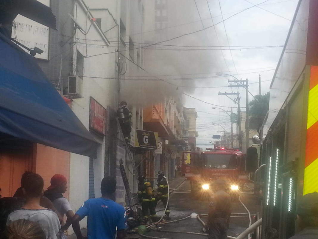 Incêndio atinge apartamento no Centro de Campinas