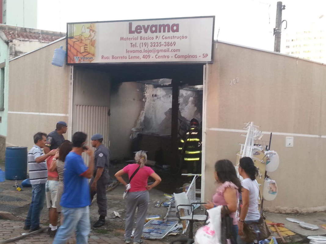 Incêndio destrói loja de material de construção no Centro de Campinas