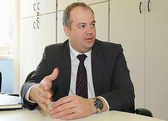 Diretor do Procon Campinas, Ricardo Chiminazzo, divulga balanço sobre autuações e acordos feitos em 2015.