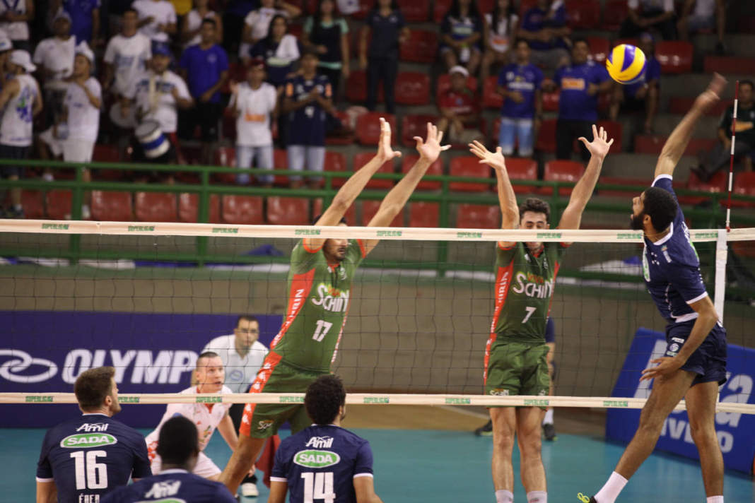 Pela Superliga de vôlei, Campinas perde para o Cruzeiro