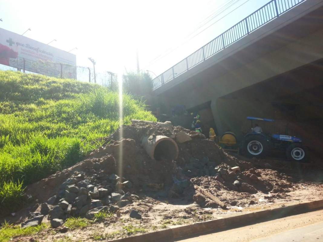 Moradores reclamam de barrancos no Piçarrão