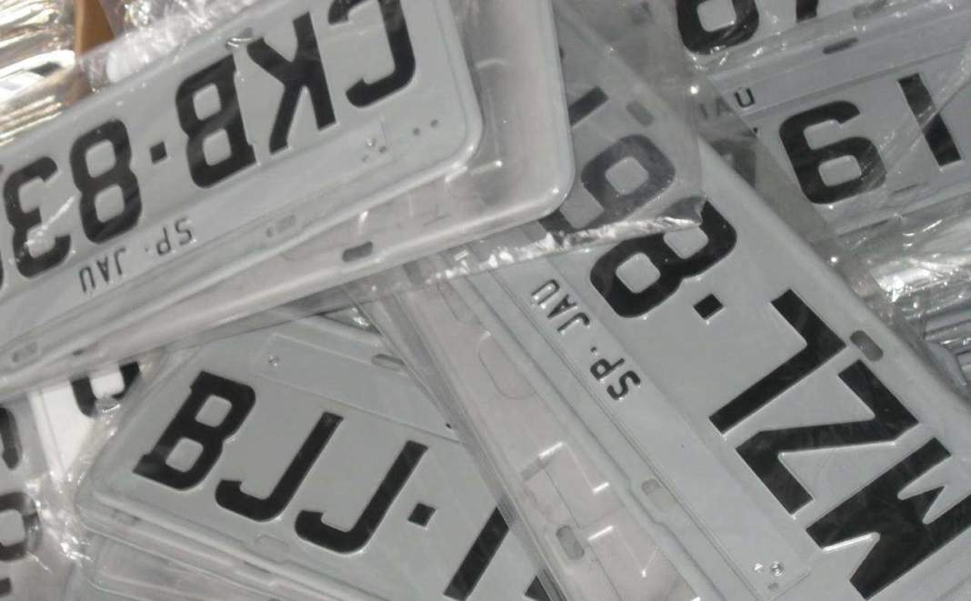 Casal é preso por fabricação de placas falsas em Campinas