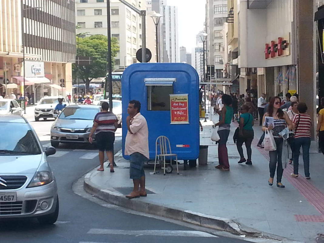 Padronização das barracas da Glicério exige alto investimento e divide opiniões