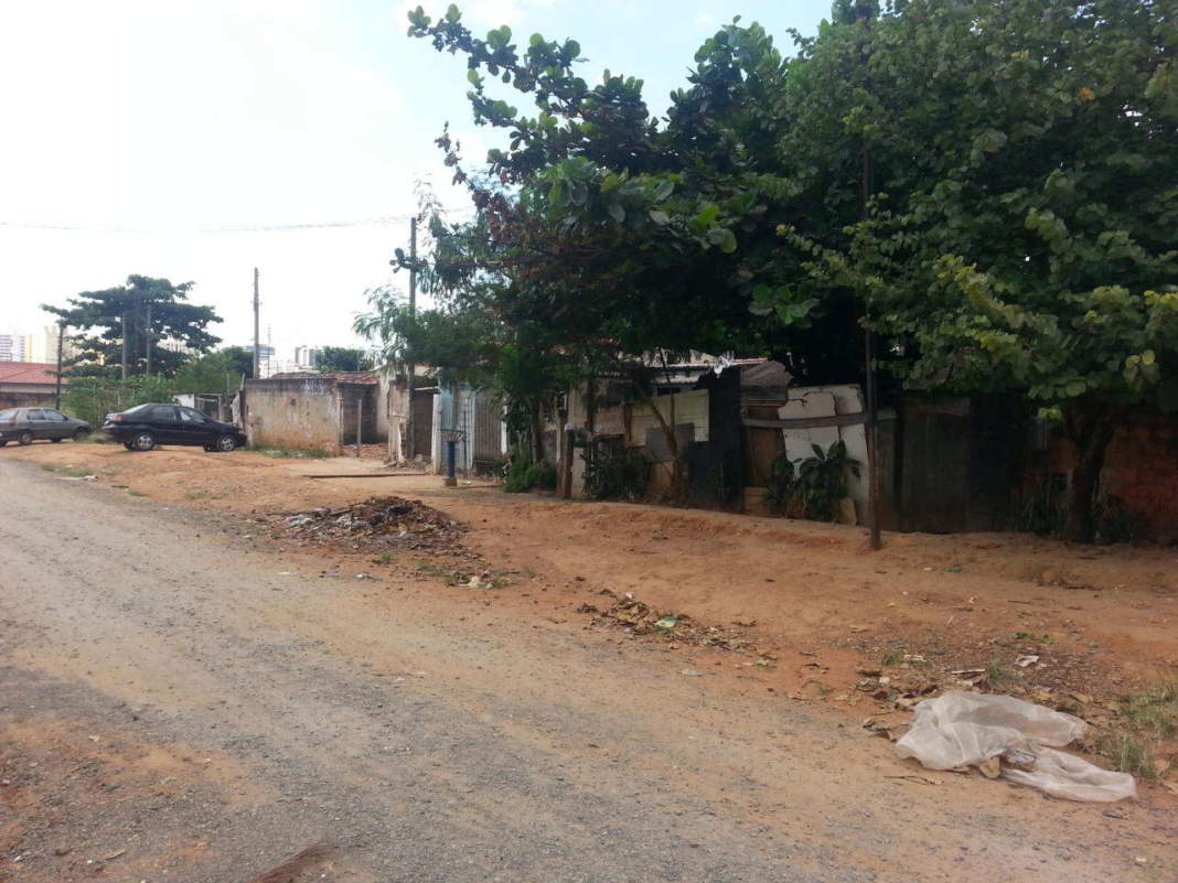 Famílias começam a deixar área de invasão na Vila Mac Hardy, em Campinas