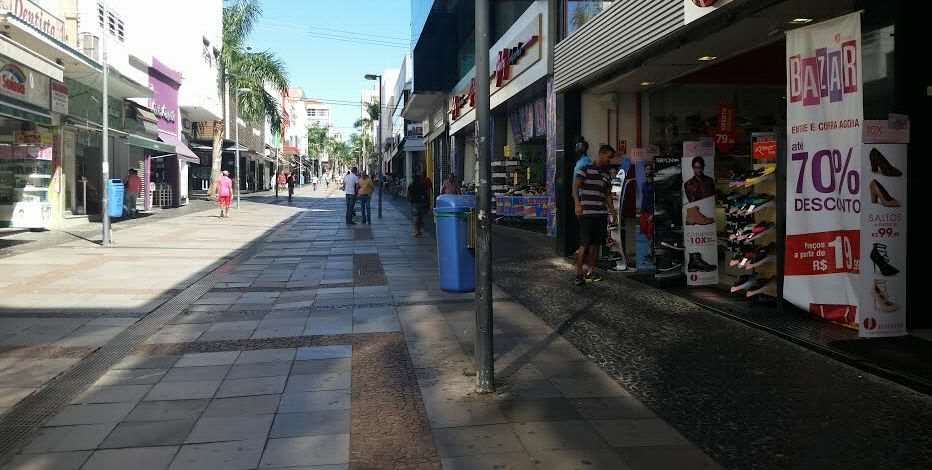 Lojas do Centro têm queda de movimento e atraso de funcionários