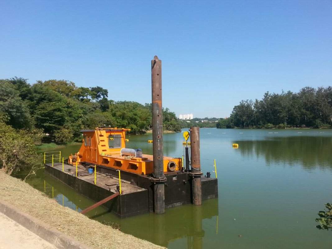 Draga para desassoreamento começa a ser instalada na Lagoa do Taquaral