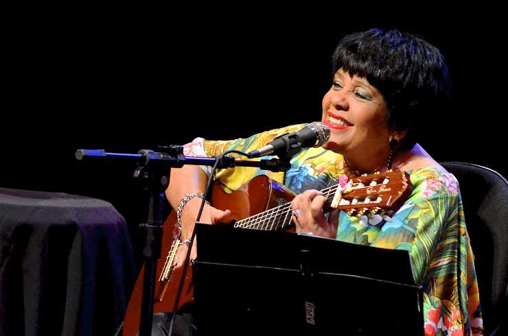Cantora Rosa Passos se apresenta neste domingo na concha acústica do Taquaral em Campinas