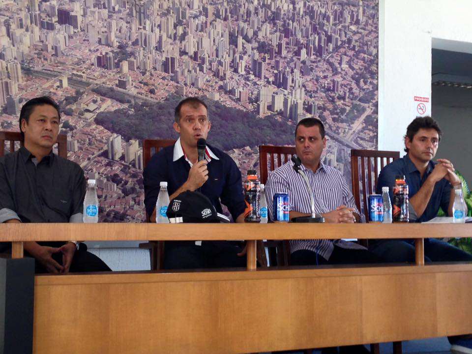 Ponte apresenta novo técnico e confirma a volta de Roger