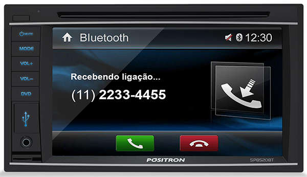 Dirigir falando ao celular via bluetooth ou viva voz, não é passível de multa