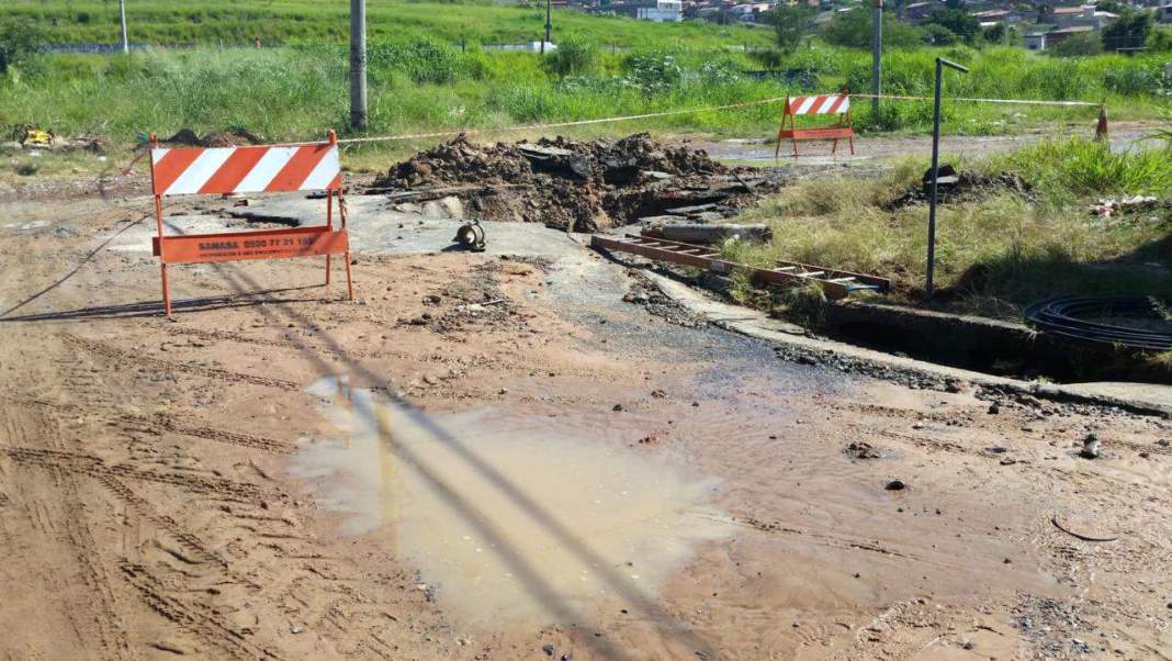 Rompimento de rede de água deixa bairros sem abastecimento em Campinas