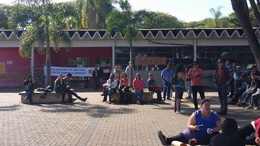 Professores da  Unicamp  engrossam a  greve  na universidade