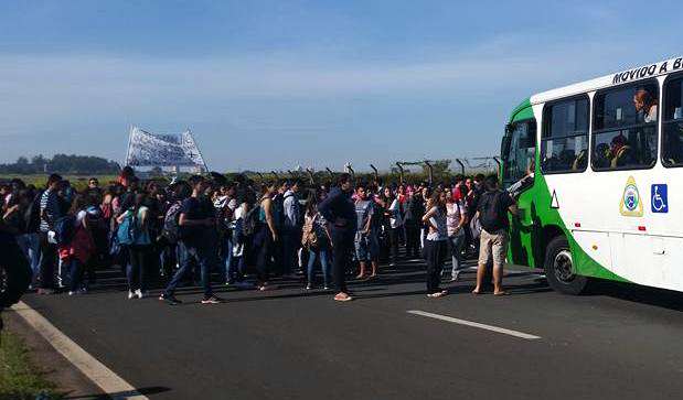 Alunos da Etecap protestam pedindo merenda na escola técnica de Campinas