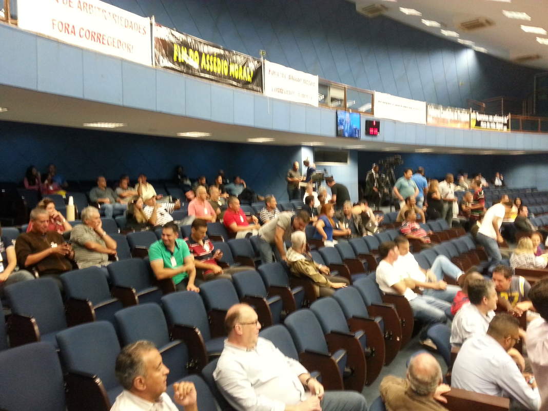 Projeto que altera defesa de GMs não é votado por erro de tramitação na Câmara