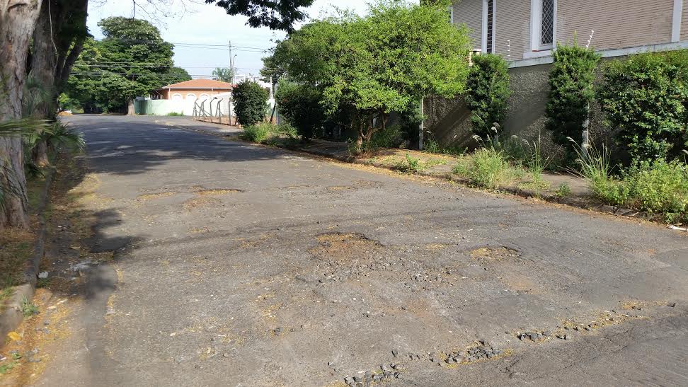 Moradores de Barão Geraldo reclamam de buracos e falta de providências da prefeitura