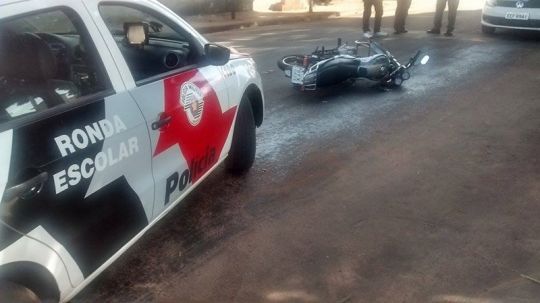 Quando estamos numa moto, devemos ter muito cuidado ao se deparar com a pista cheia de óleo