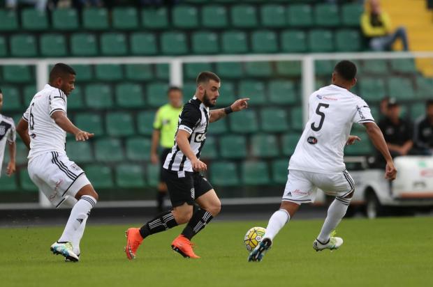 Ponte estreia no Brasileirão com empate em Florianópolis