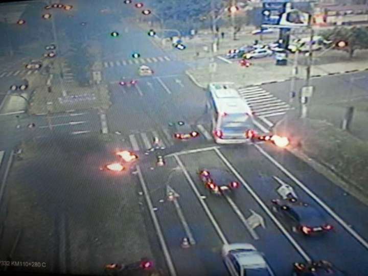 Grupos ateiam fogo e bloqueiam vias em Campinas