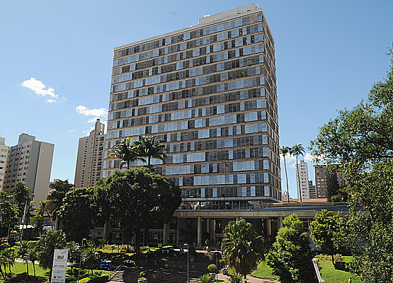 Prefeitura entrega projeto da Lei Orçamentária Anual  na Câmara