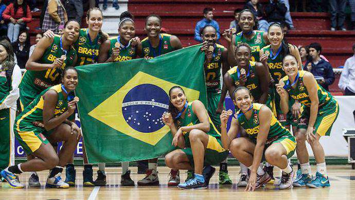 Seleção de basquete feminino faz preparação para Olimpíadas, em Campinas