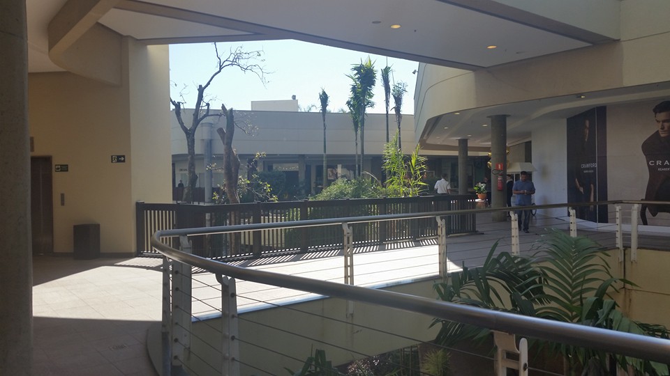 Shopping atingido por fenômeno climático reabre após 10 dias