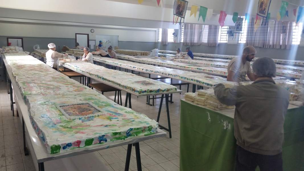 Fiéis lotam paróquias de Campinas para homenagear Santo Antônio