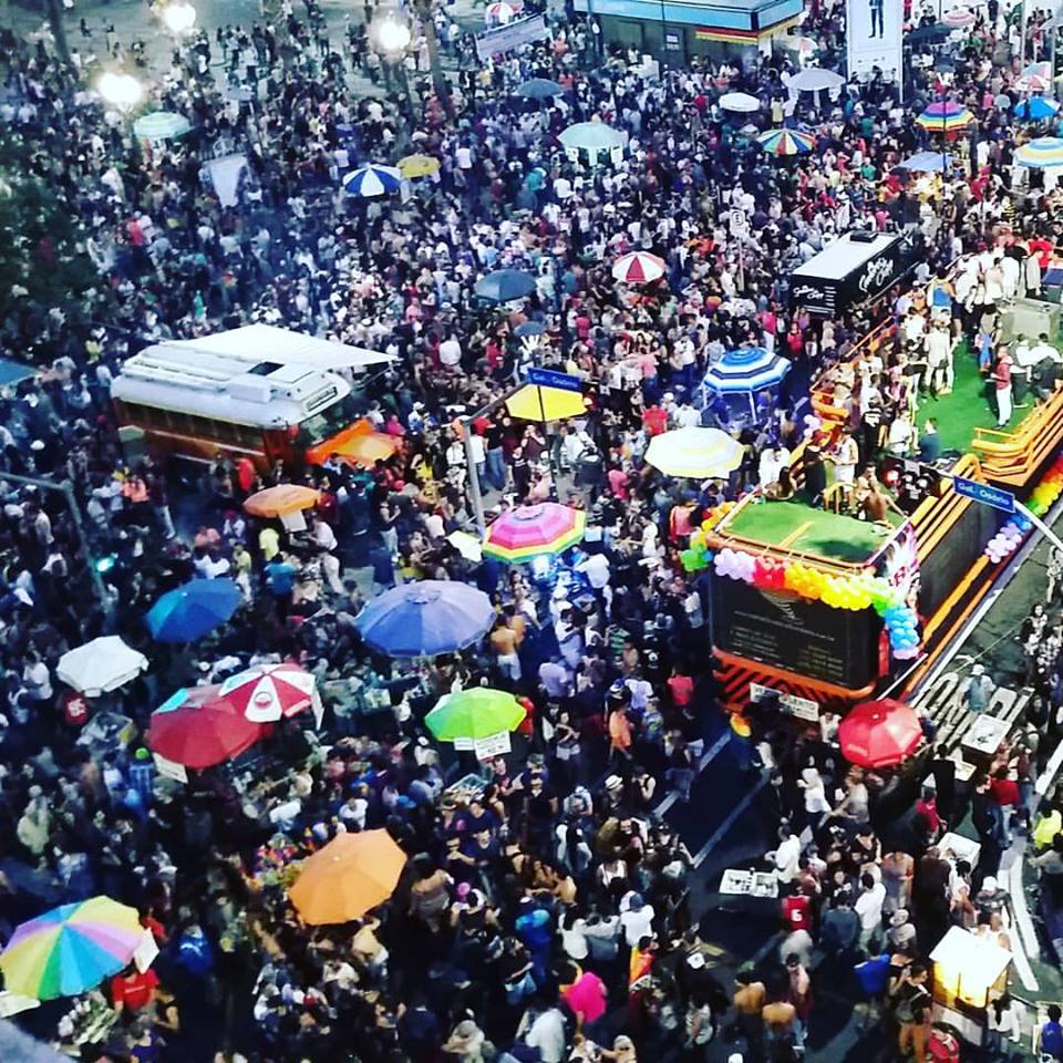 Parada Gay leva cerca de 30 mil às ruas da área central de Campinas