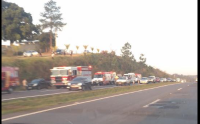 Engavetamento na rodovia Luiz de Queiroz (SP-304) deixa pelo menos 10 feridos