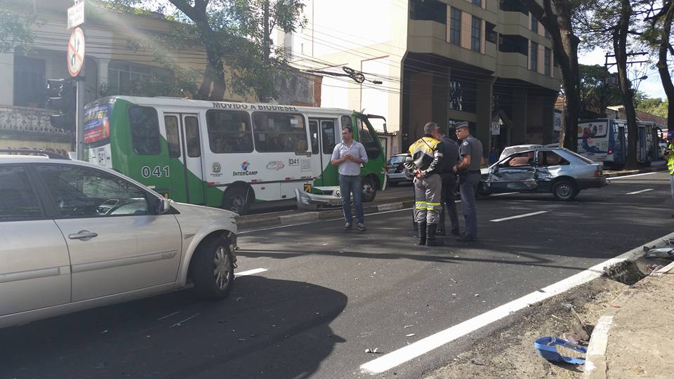 Acidente trava pista da Av. Francisco Glicério, em Campinas