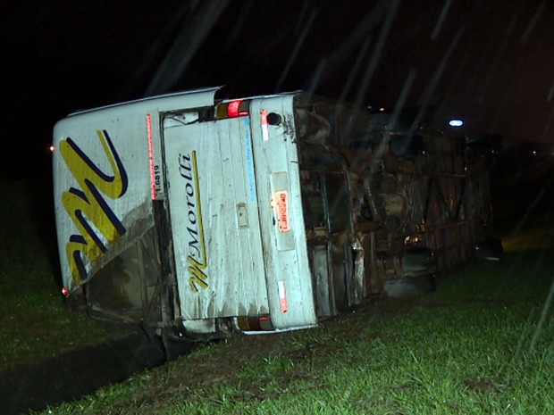 Acidente com ônibus deixa 19 feridos na Rodovia Adhemar de Barros
