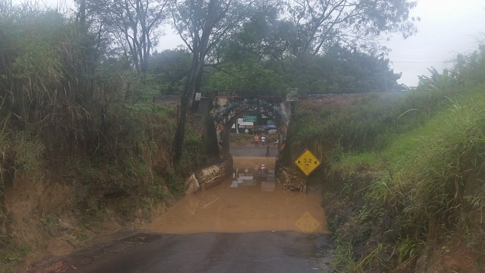 Moradores do Recanto dos Dourados ficam ilhados por causa da cheia do Rio Atibaia