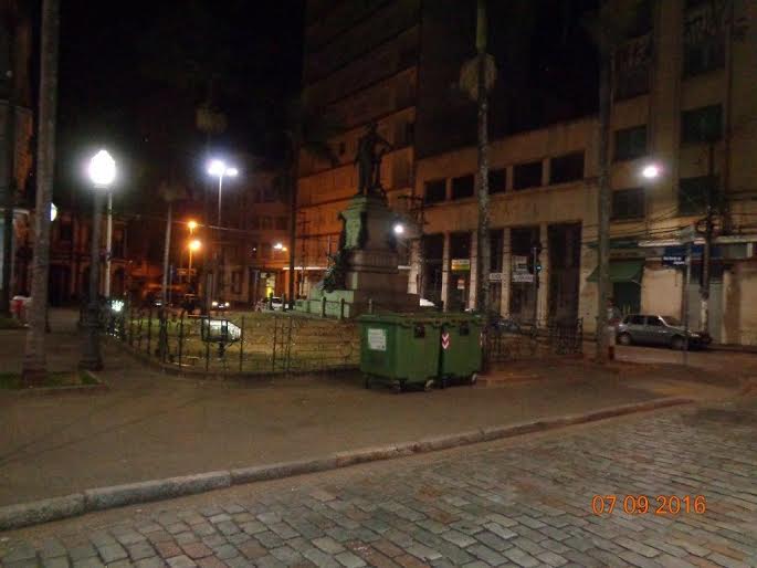 Monumento túmulo de Carlos Gomes recebe melhorias, mas continua com sinais de degradação