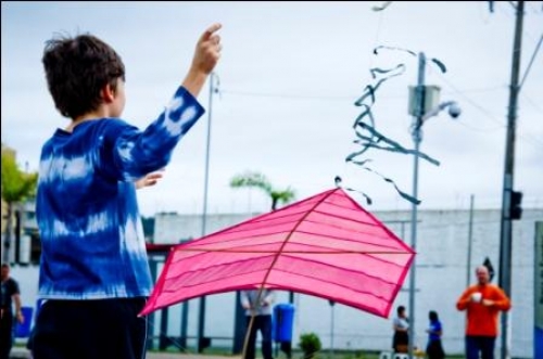 Moradores ocupam praça do Jd. Flamboyant em evento organizado pela população
