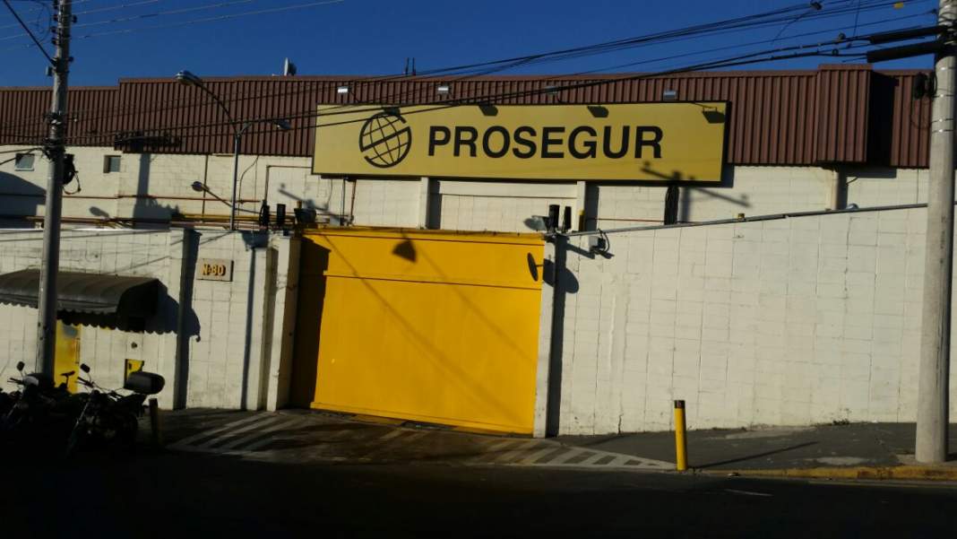 Polícia monta cerco contra assalto em empresa de valores